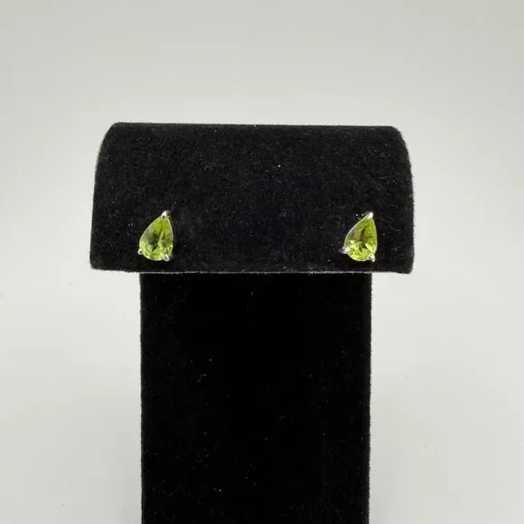 NWOT ~4x6mm faceted, pear cut Peridot stud earrings in sterling silver! - Picture 11 of 14